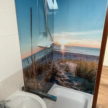 Grosse Ferienwohnung In Ostseenahe 아파트 *